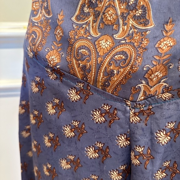 Woman’s Pants - Picture 7 of 7